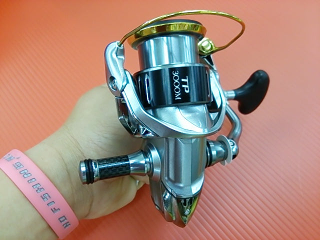 リールスタンドで大切なリールを保護！ダイワとシマノ共通の商品も